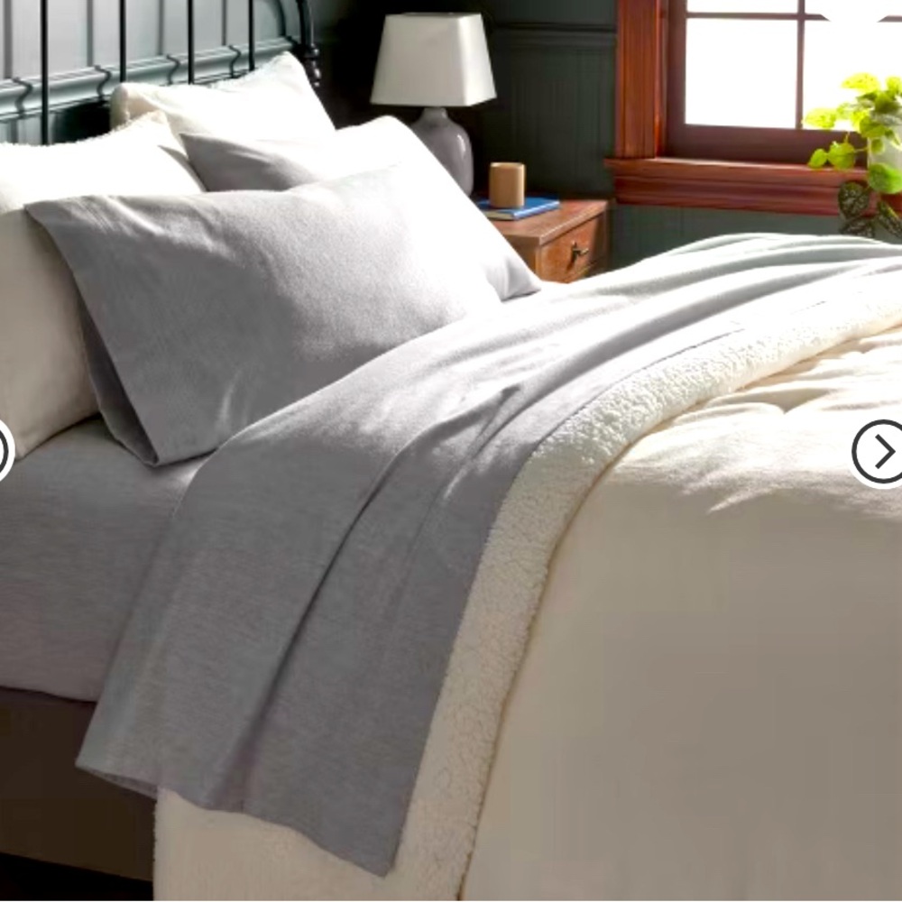 COPY - NWOT- King Threshold Flannel sheet set